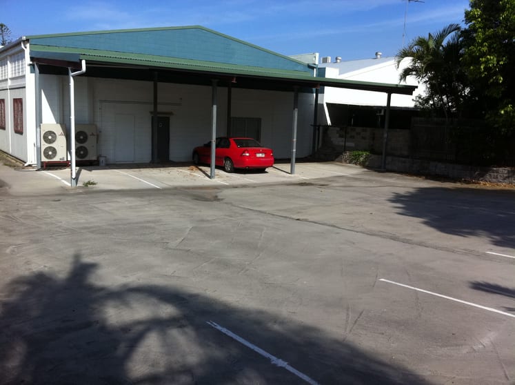 Click to view all images 21 Off Street Gladstone Central QLD 4680 - Image 2