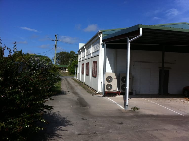 Click to view all images 21 Off Street Gladstone Central QLD 4680 - Image 3