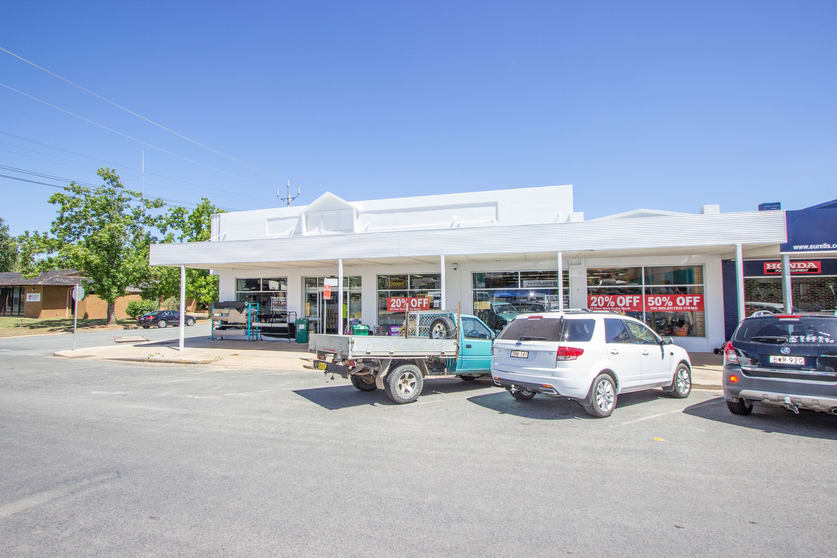 Click to view all images 10-12 Bolton Street Narrandera NSW 2700 - Image 2