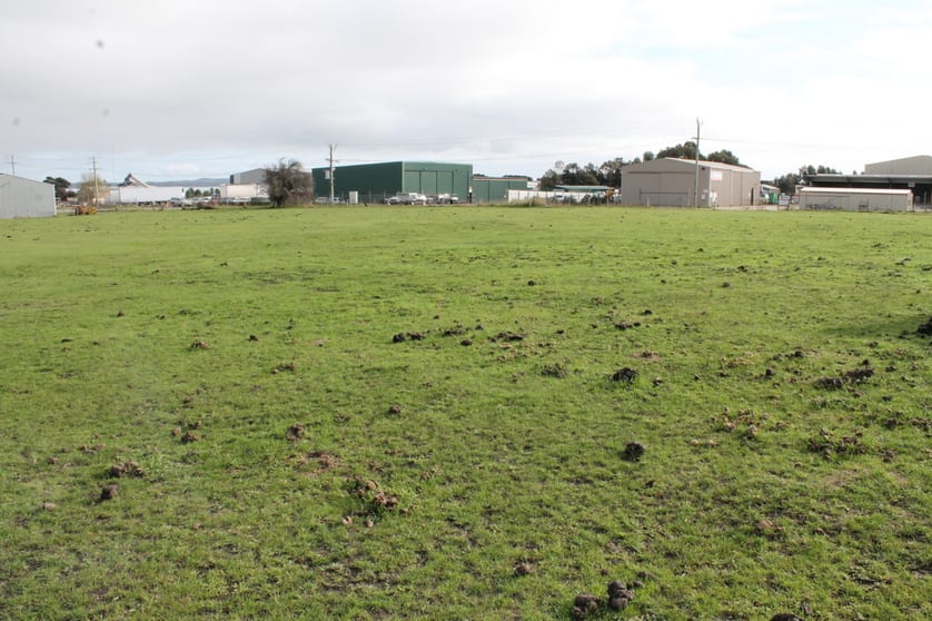 Click to view all images 10 Marriner Street Colac East VIC 3250 - Image 3