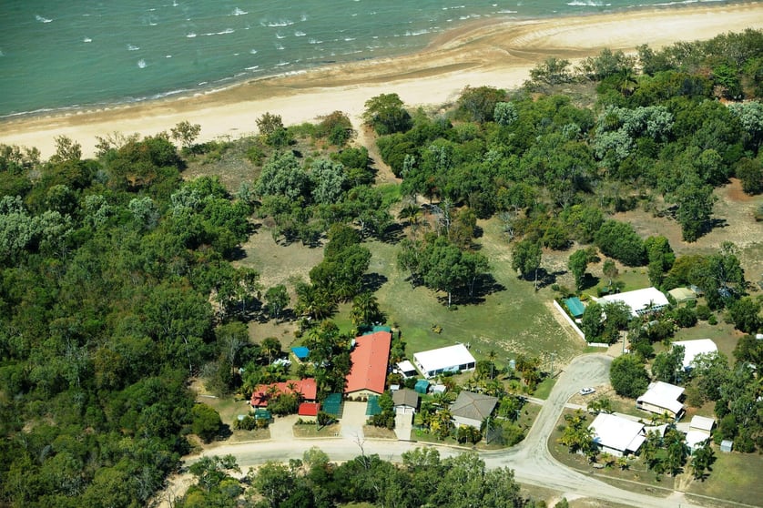 Click to view all images 284 Ocean Pde Balgal Beach QLD 4816 - Image 1