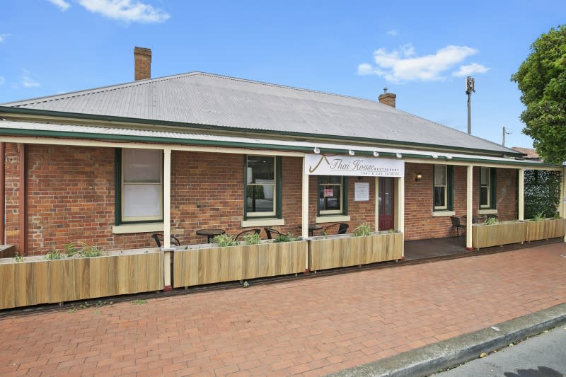 Click to view all images 22 Pakington Street Geelong West VIC 3218 - Image 2