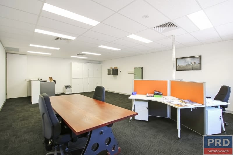 Suite 3, FF/ 526 Macauley Street Albury NSW 2640 - Image 2