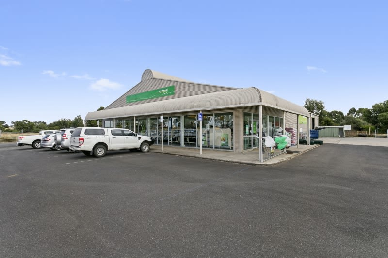 Click to view all images 1 Grayland Street Cobden VIC 3266 - Image 1