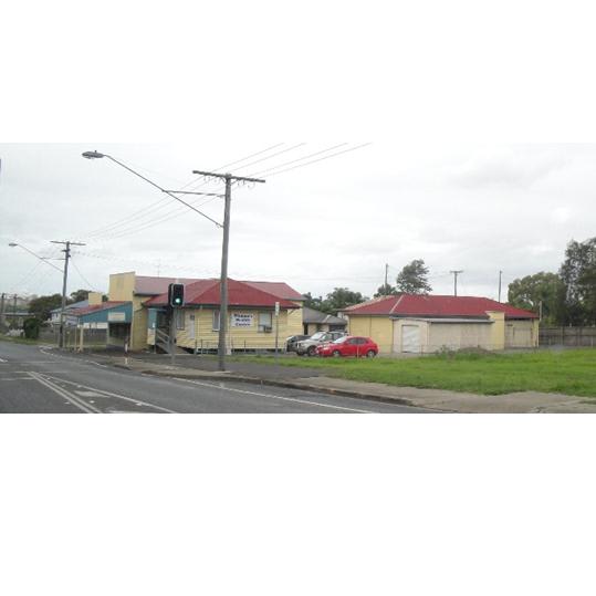 Click to view all images 9 Derby Street South Gladstone QLD 4680 - Image 2