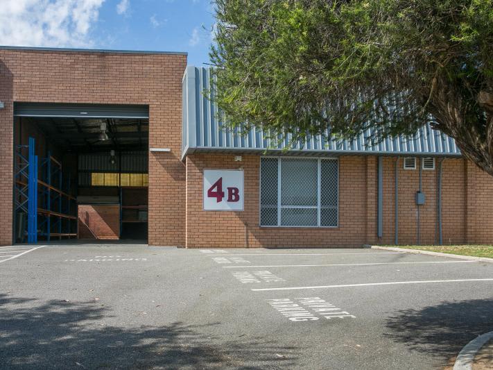 Click to view all images 4B Shields Crescent Booragoon WA 6154 - Image 1