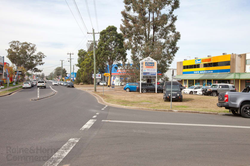 Click to view all images 2/116-118 Batt Street Jamisontown NSW 2750 - Image 3