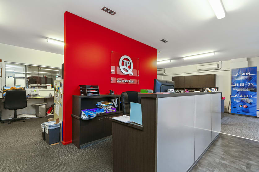 Click to view all images 10 & 11/7-9 Premier Circuit Warana QLD 4575 - Image 3