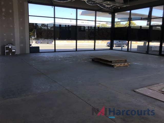 Click to view all images 22/1 Commercial Drive Upper Coomera QLD 4209 - Image 3