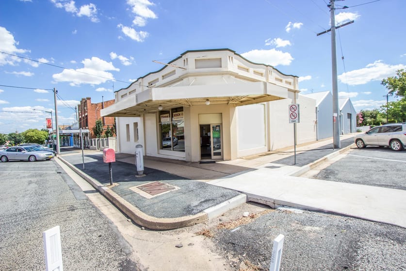 Click to view all images 42-44 East Street Narrandera NSW 2700 - Image 1