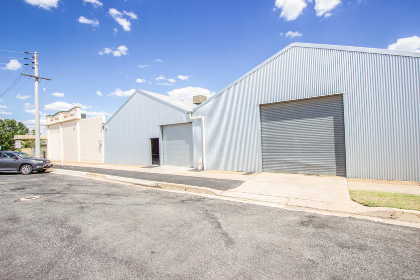 Click to view all images 42-44 East Street Narrandera NSW 2700 - Image 3