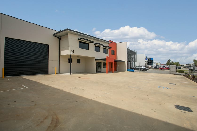 Click to view all images 14 Mordaunt Circuit Canning Vale WA 6155 - Image 3