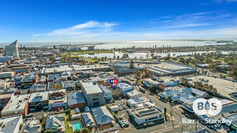 Click to view all images 21 Stirling Street Bunbury WA 6230 - Image 1