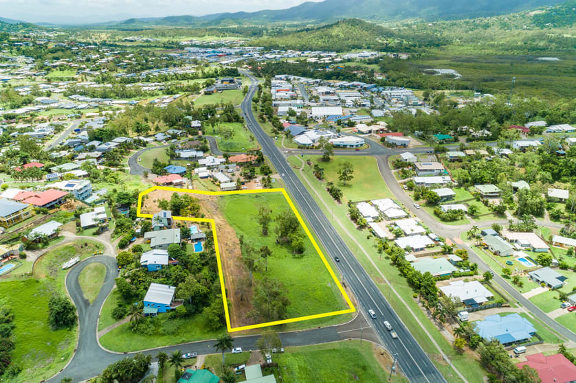 Click to view all images 2 - 6 Barnes Place Cannonvale QLD 4802 - Image 2