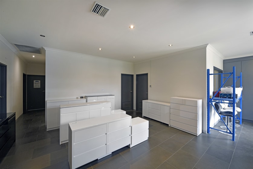 Click to view all images 25-27 De Havilland Rd Mordialloc VIC 3195 - Image 3