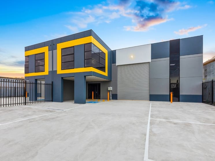 Click to view all images 71 Maida Avenue Sunshine North VIC 3020 - Image 1