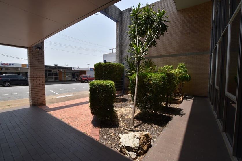 Click to view all images 43 Tank Street Gladstone Central QLD 4680 - Image 2