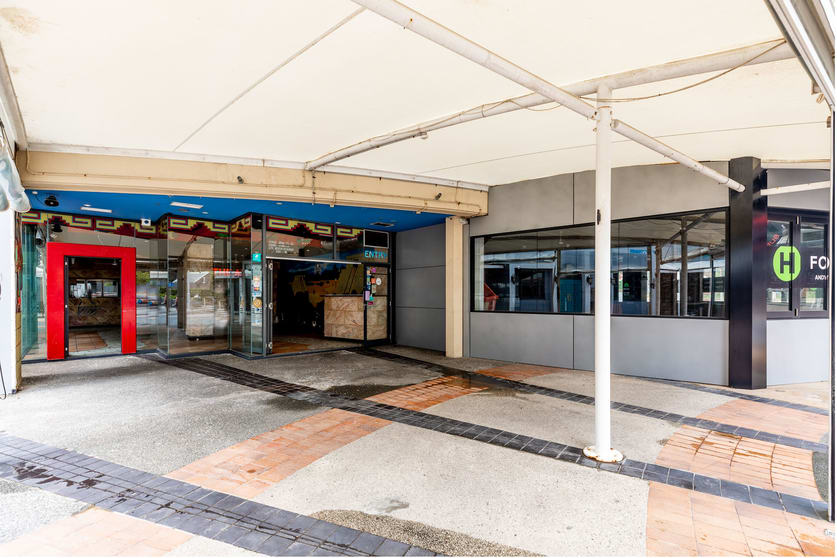Click to view all images 16 & 17/15 Victoria Avenue Broadbeach QLD 4218 - Image 2