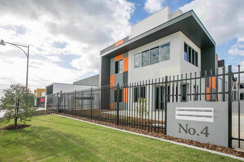 Click to view all images 7/4 Focal Way Bayswater WA 6053 - Image 1