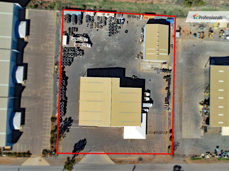 Click to view all images 77 Craig Road West Kalgoorlie WA 6430 - Image 3