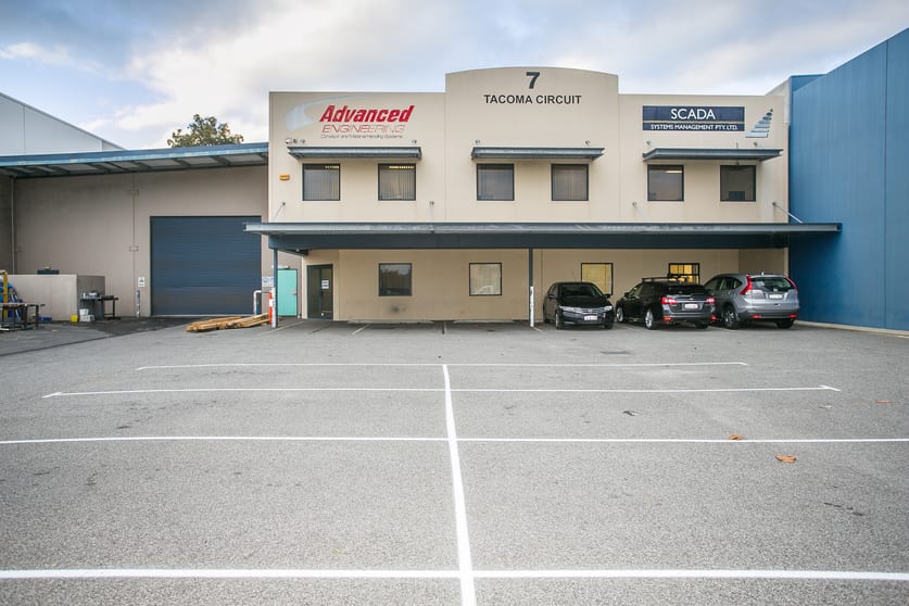 7 Tacoma Circuit Canning Vale WA 6155 - Image 2