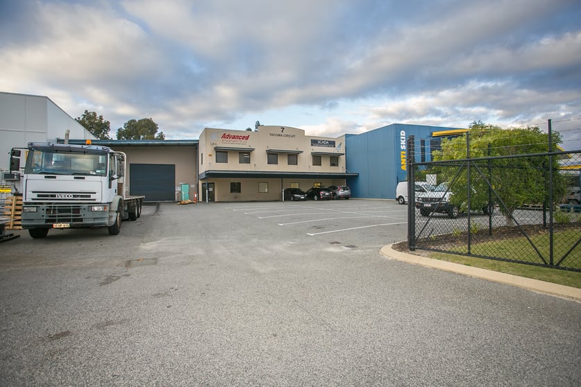 7 Tacoma Circuit Canning Vale WA 6155 - Image 3