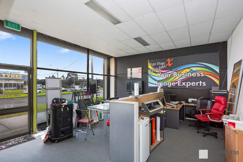 Click to view all images 2/202-204 Governor Road Braeside VIC 3195 - Image 3