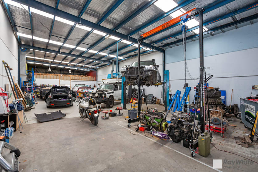 Click to view all images 2/202 Governor Road Braeside VIC 3195 - Image 2