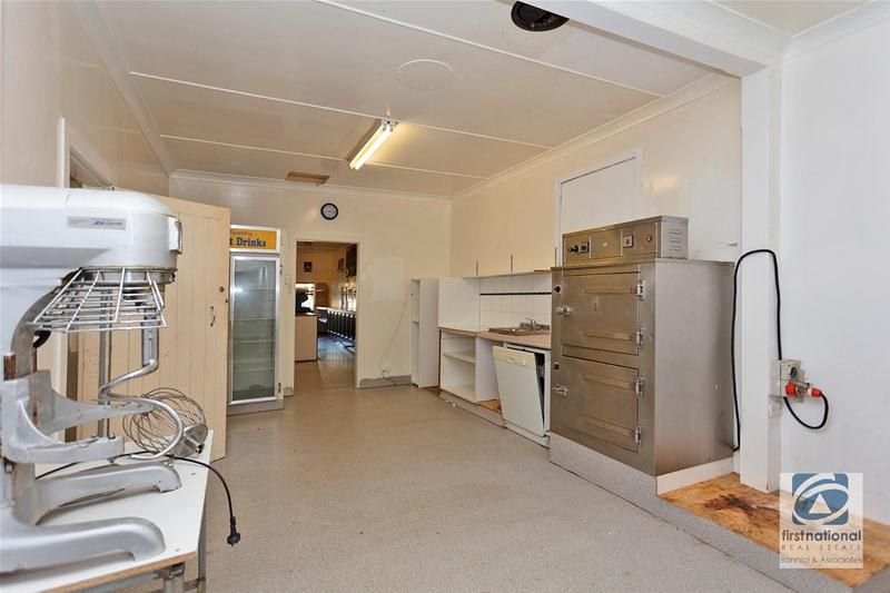 Click to view all images 3801 Omeo Highway Eskdale VIC 3701 - Image 3