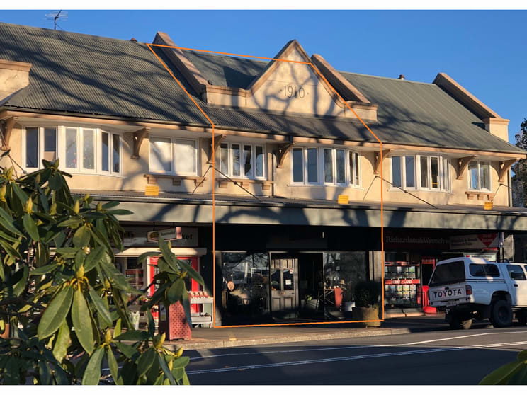 Click to view all images 10 Station Street Wentworth Falls NSW 2782 - Image 1