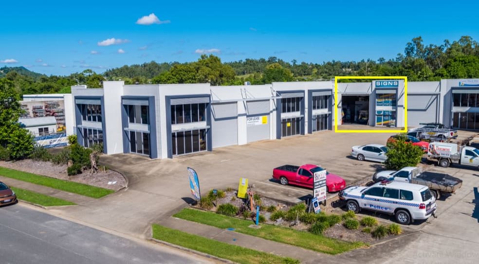 Click to view all images 4/8 Myer Lasky Drive Cannonvale QLD 4802 - Image 1