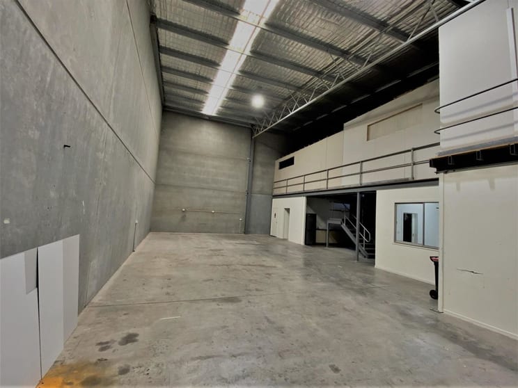 Click to view all images Unit 2/20 Spit Island Close Mayfield West NSW 2304 - Image 3