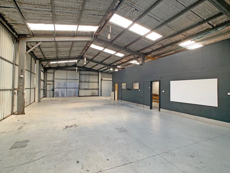 Click to view all images 847 Howitt Street Wendouree VIC 3355 - Image 2