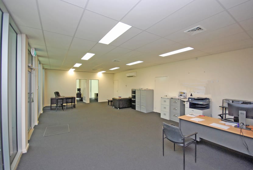 Click to view all images 3/26 Grandlee Drive Wendouree VIC 3355 - Image 3