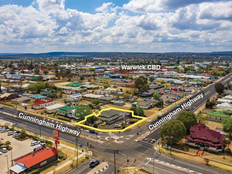 Click to view all images 81 Albion Street Warwick QLD 4370 - Image 1