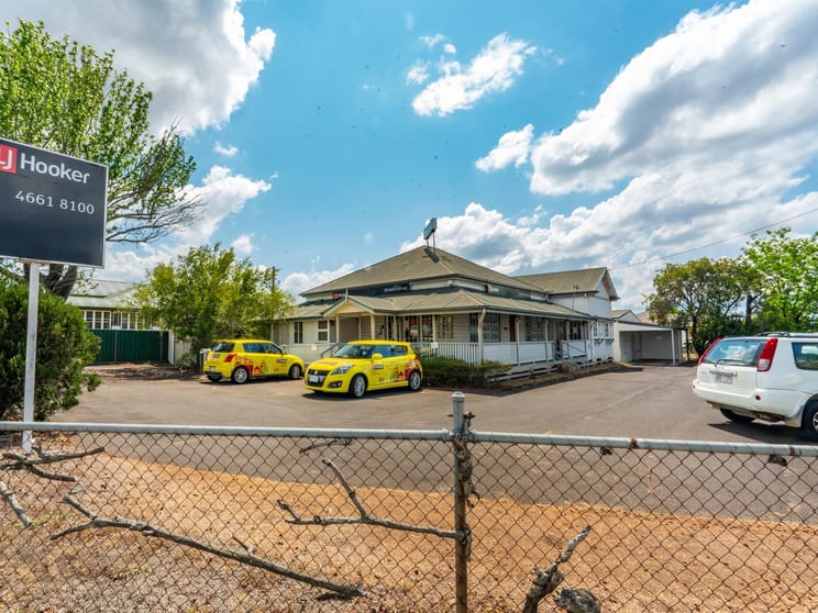 Click to view all images 81 Albion Street Warwick QLD 4370 - Image 2