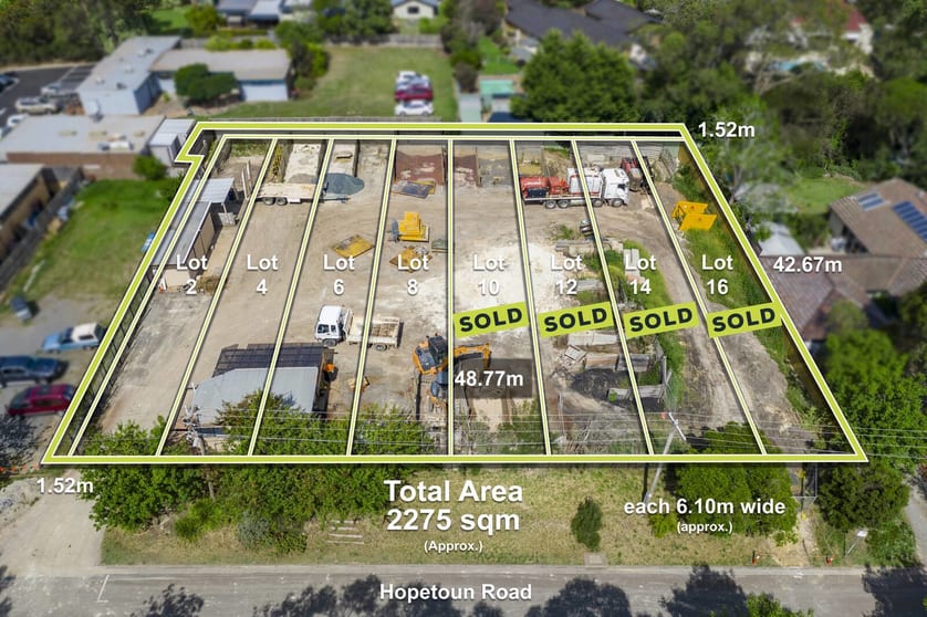 Click to view all images 2 & 4 Hopetoun Road Park Orchards VIC 3114 - Image 1