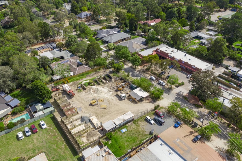 Click to view all images 2 & 4 Hopetoun Road Park Orchards VIC 3114 - Image 3
