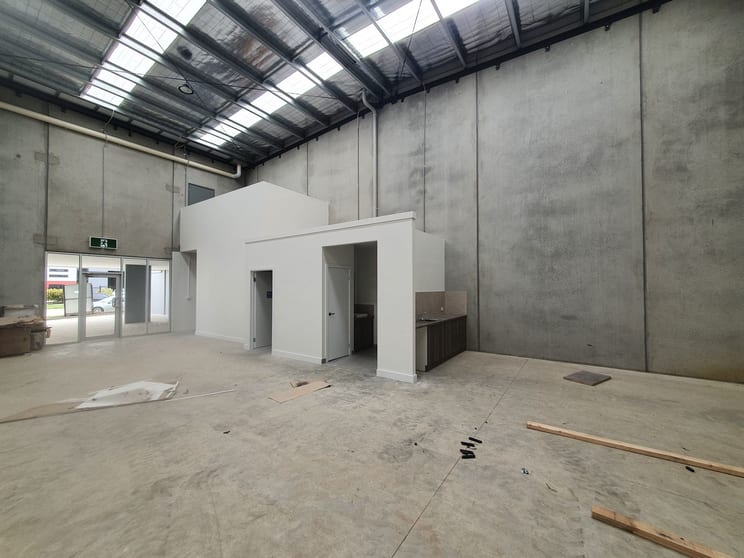 Click to view all images 1/12 Sharnet Circuit Pakenham VIC 3810 - Image 3