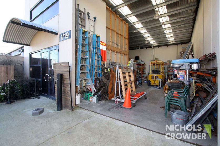 Click to view all images 1/19 Bennetts Road Mornington VIC 3931 - Image 2