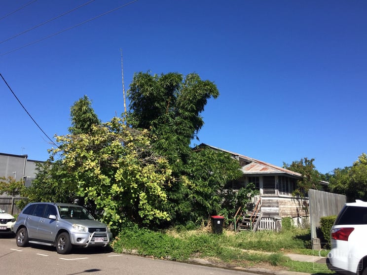 Click to view all images 2 Oxford Street Hyde Park QLD 4812 - Image 4