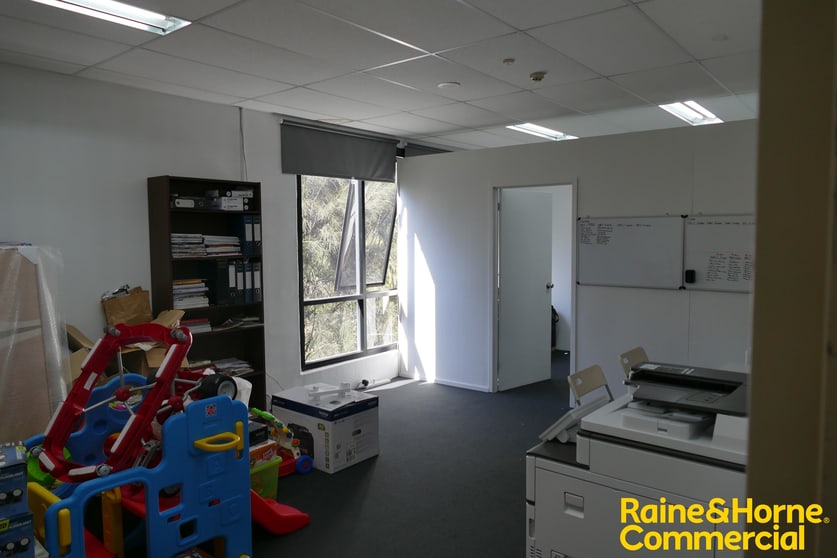 Click to view all images 11/3 Kelso Crescent Moorebank NSW 2170 - Image 2