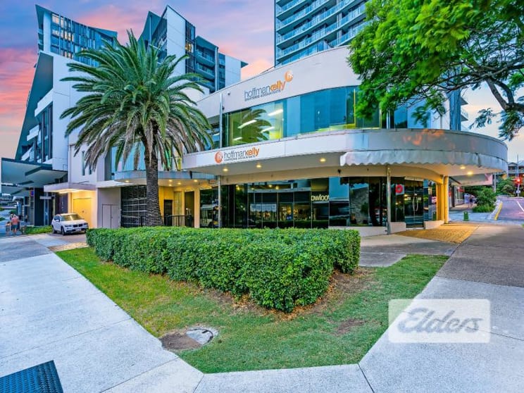 Click to view all images 15 Harries Road Coorparoo QLD 4151 - Image 1