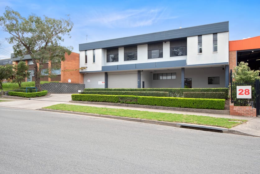 Click to view all images 30 Garema Circuit Kingsgrove NSW 2208 - Image 2