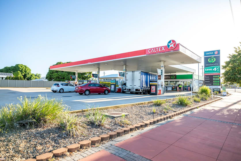 Click to view all images 240 Ross River Road Aitkenvale QLD 4814 - Image 2