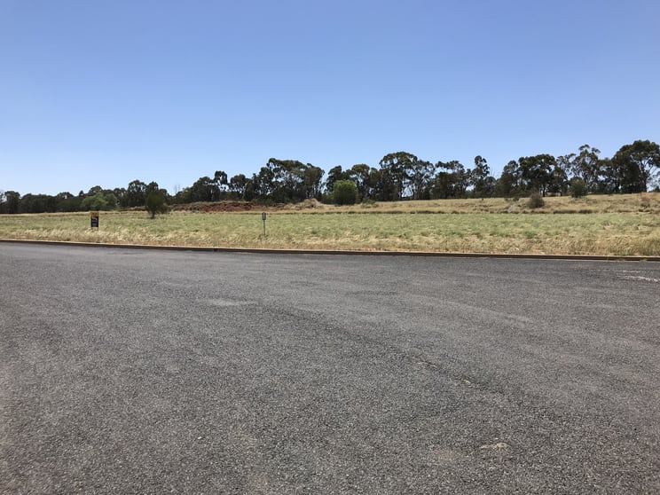 Click to view all images 26 Boyd Circuit Parkes NSW 2870 - Image 3