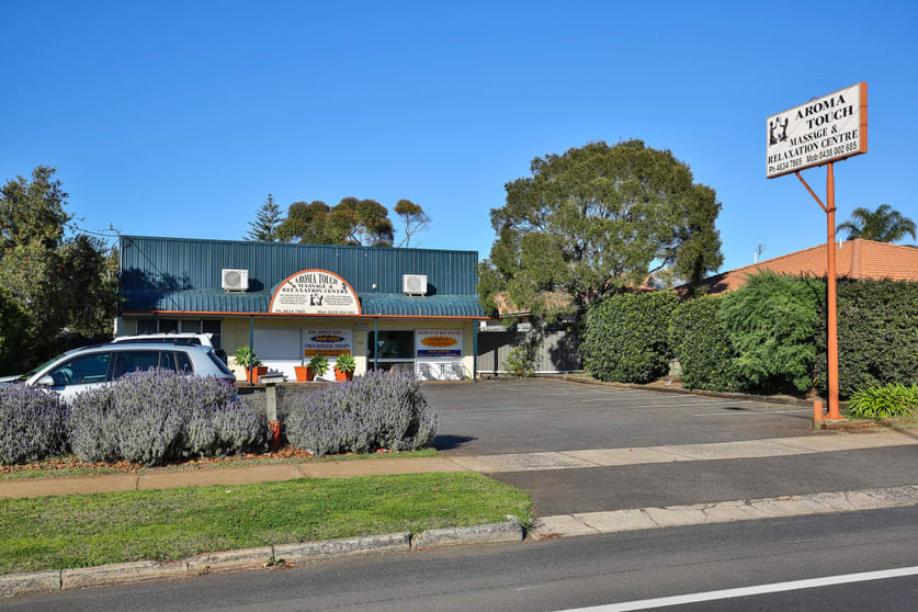 Click to view all images 220 Taylor Street Newtown QLD 4350 - Image 1