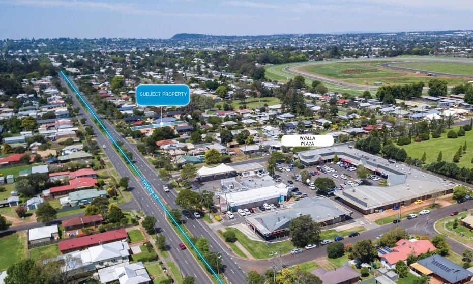 Click to view all images 220 Taylor Street Newtown QLD 4350 - Image 3