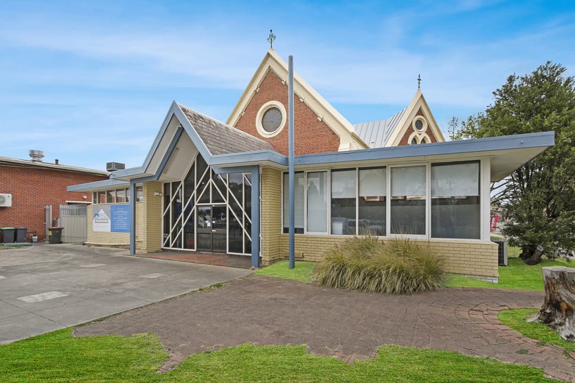 Click to view all images 239 Main Street Bairnsdale VIC 3875 - Image 2