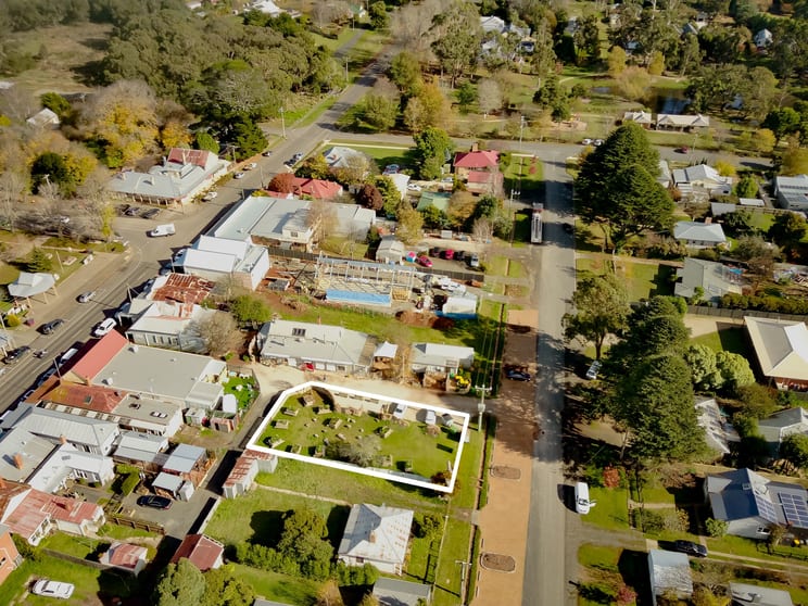 Click to view all images 7 Albert Street Trentham VIC 3458 - Image 2